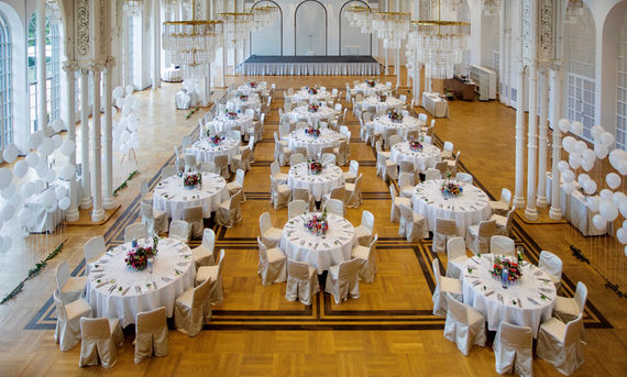 Klassische Hochzeitsfeier im Festsaal – gesehen bei frauimmer-herrewig.de